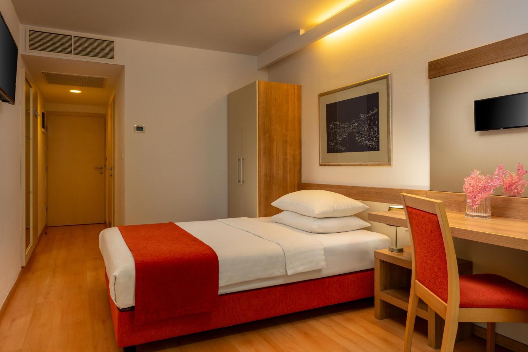 Aurora 4*